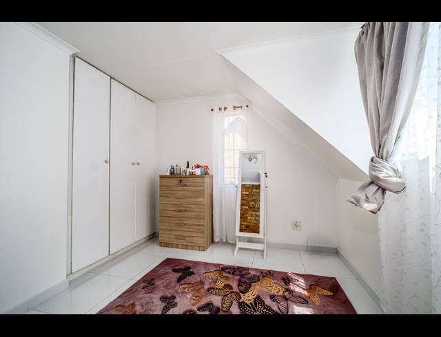 4 BEDROOM TOWNHOUSE FOR SALE IN BROMHOF